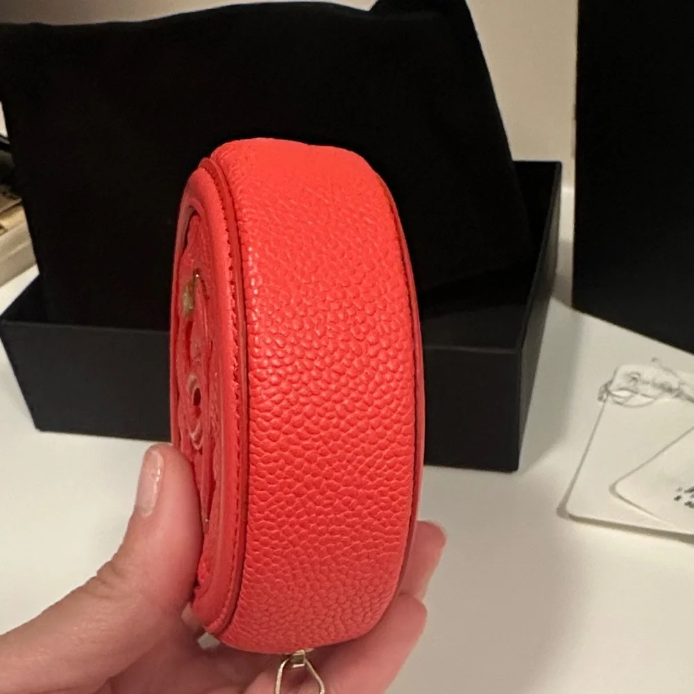 CHANEL Red Pebbled Caviar Leather Round CC Filigree Coin Purse - Picture 5 of 7